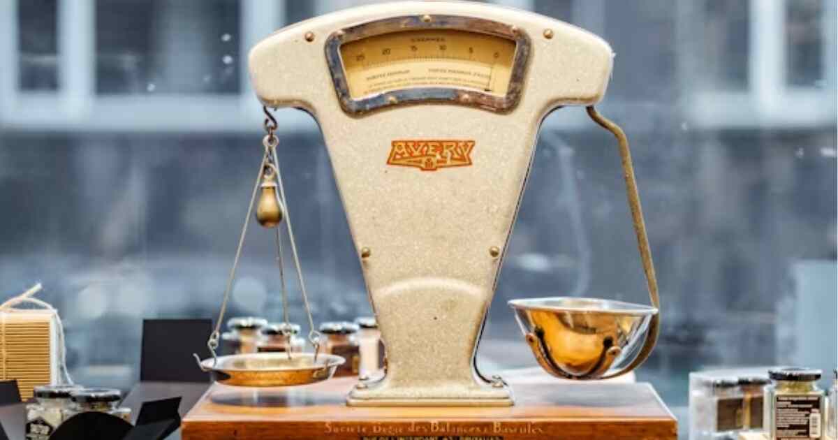 difference between mass and weight